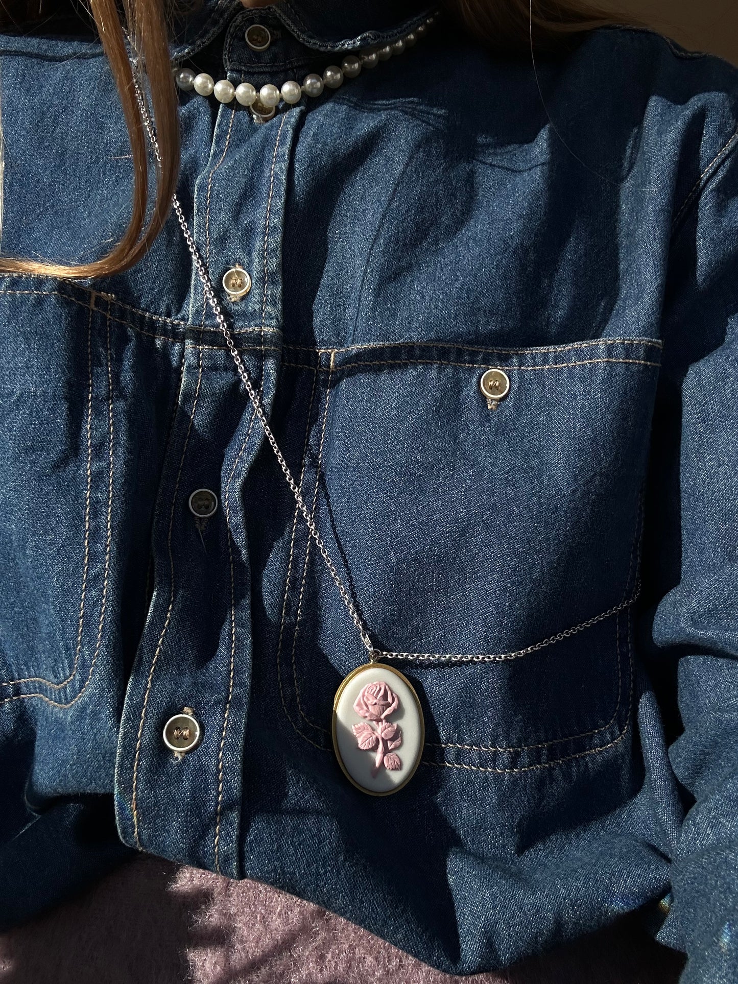 Lot 146: Vintage Rose Pendant