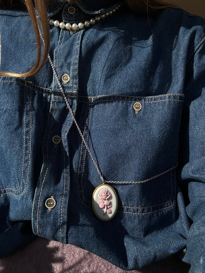 Lot 146: Vintage Rose Pendant