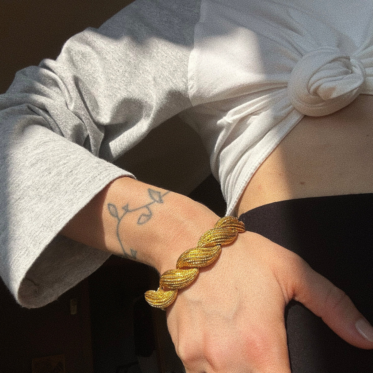Lot 194: Vintage Gold Tone Leaf Bracelet