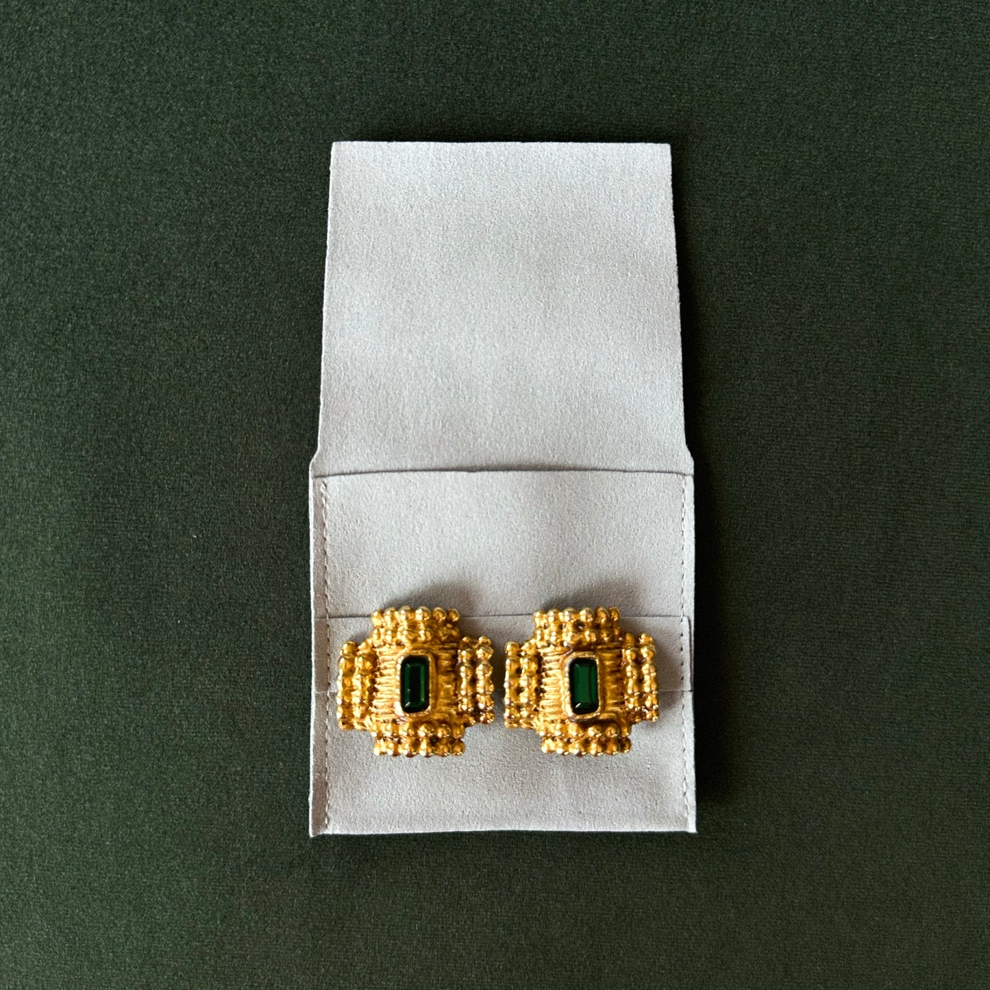 Lot 169: Vintage Clip-on Earrings