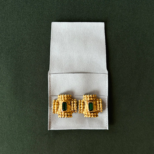 Lot 169: Vintage Clip-on Earrings