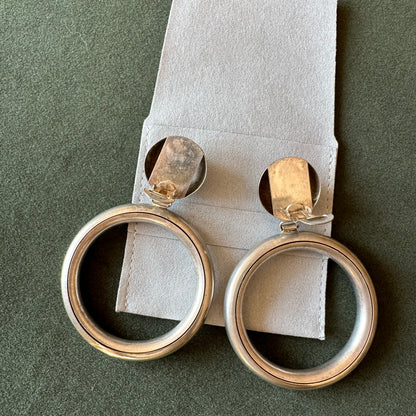 Lot 187: Vintage Round Clip-Ons