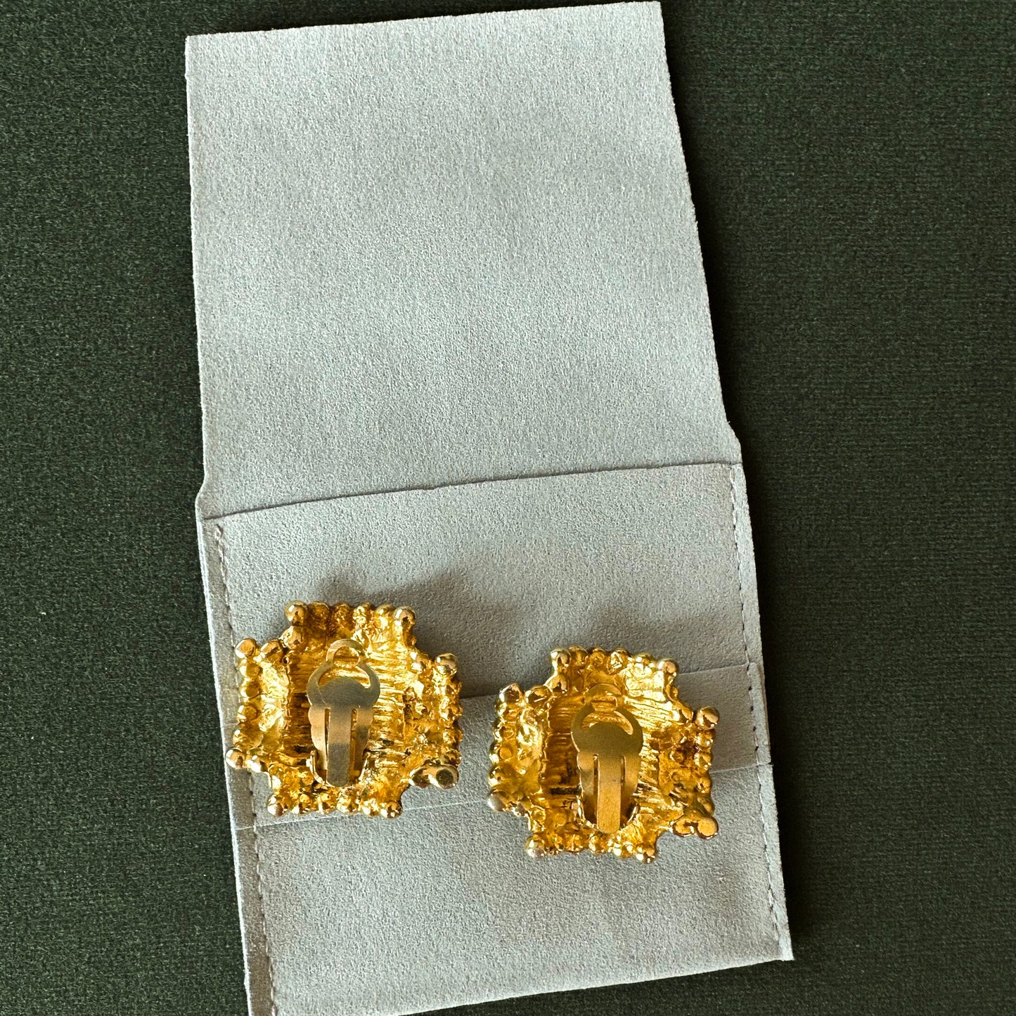 Lot 169: Vintage Clip-on Earrings