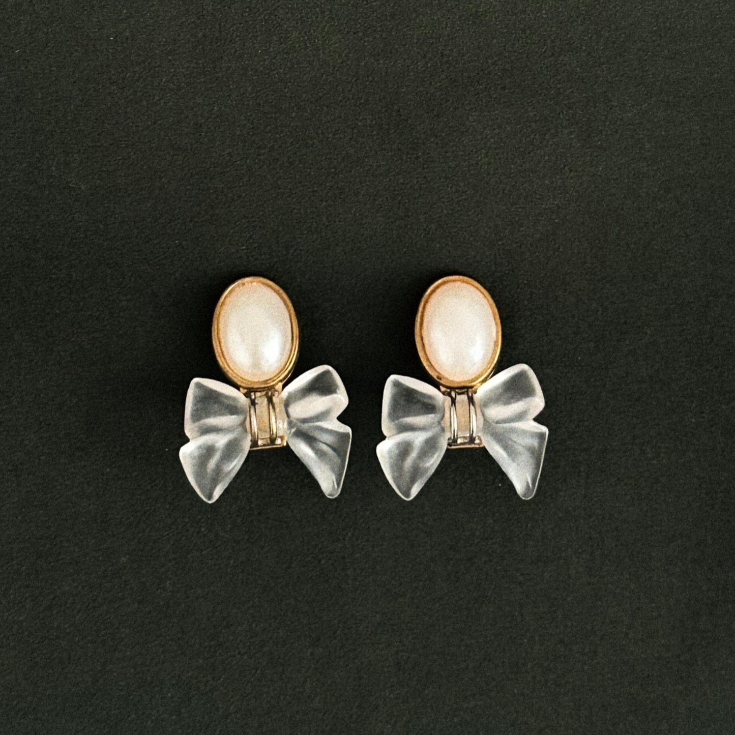 Lot 159: Vintage Parfums Gres Clips