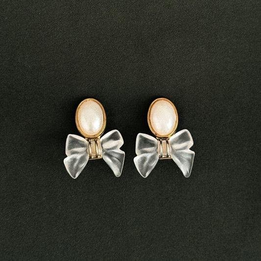 Lot 159: Vintage Parfums Gres Clips