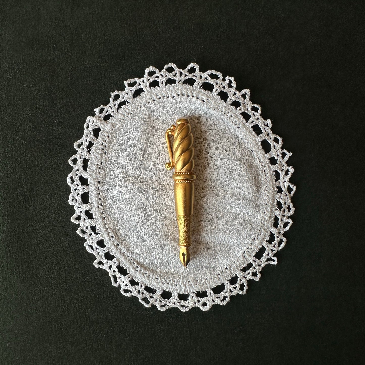 Lot 154: Vintage Pen Brooch