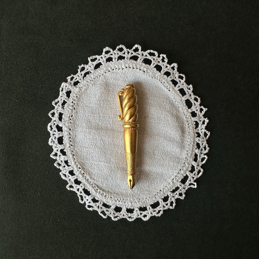 Lot 154: Vintage Pen Brooch