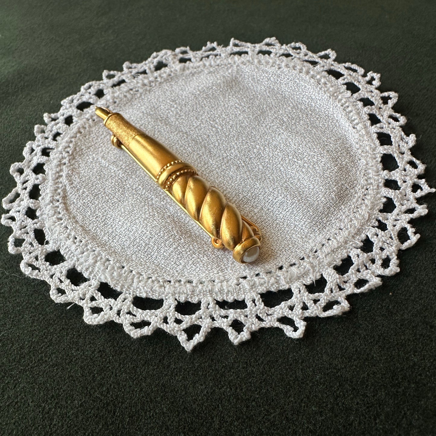 Lot 154: Vintage Pen Brooch