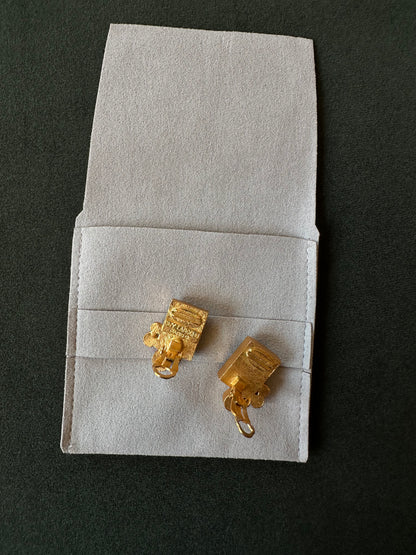 Lot 185: Vintage Guy Laroche Clips