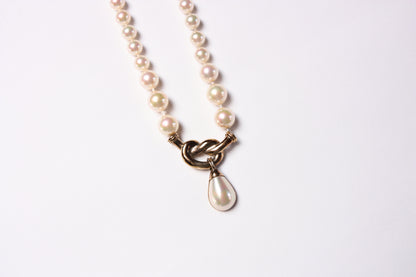 Lot 130: Vintage Majorica Necklace