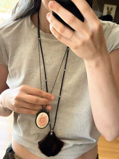 Lot 191: Rose Cameo Pendant
