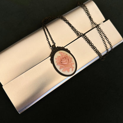 Lot 191: Rose Cameo Pendant