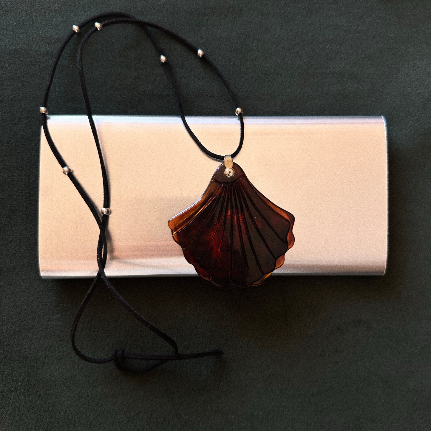 Lot 192: Vintage Shell Pendant