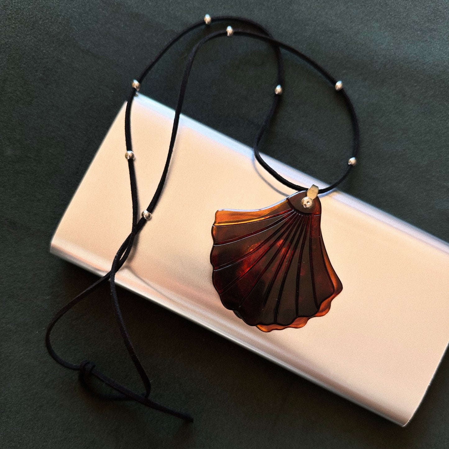 Lot 192: Vintage Shell Pendant