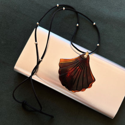 Lot 192: Vintage Shell Pendant