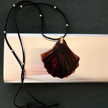Lot 192: Vintage Shell Pendant
