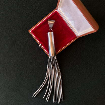 Lot 172: Tassel Pendant with Chain Fringe