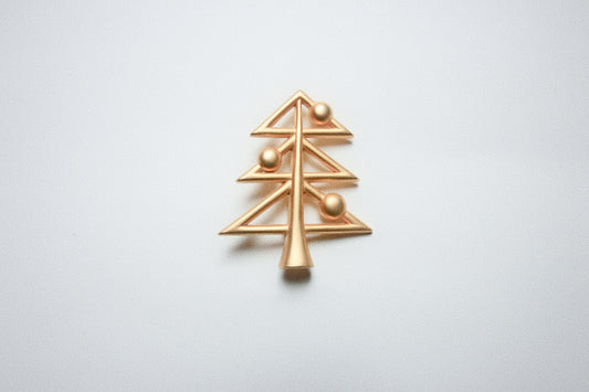 Lot 103: Vintage Molyneux Brooch