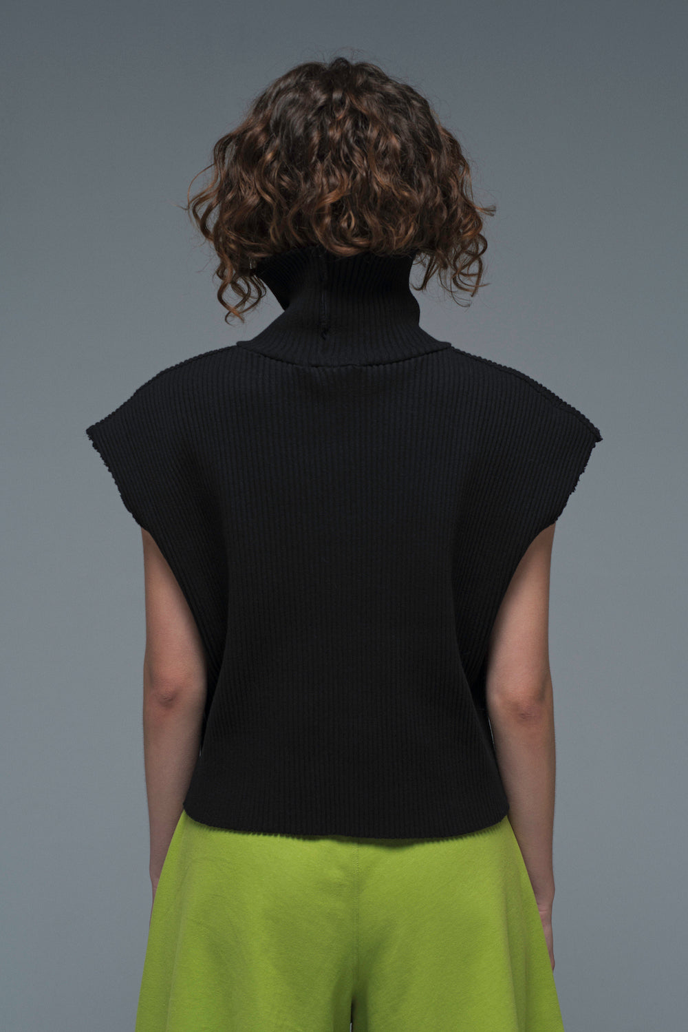 Sleeveless Badloner in Black
